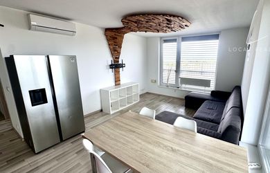 4 szobás lakás az bérlés a Bratislava-Petržalka
