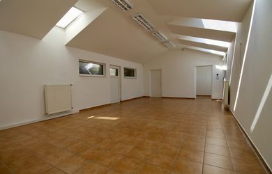 Irodák, adminisztratív helyiségek az bérlés a Bratislava-Záhorská Bystrica