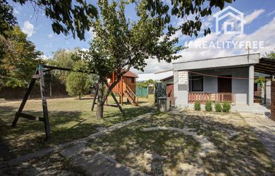 NA PREDAJ ZÁHRADNÁ CHATA S KOMPLETNÝM ZÁZEMÍM A POZEMKOM (550 m²) | BA II - PODUNAJSKÉ BISKUPICE